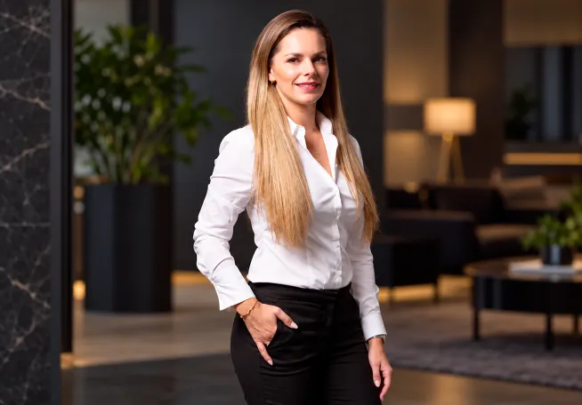 Veronika - HR - ELEGIS